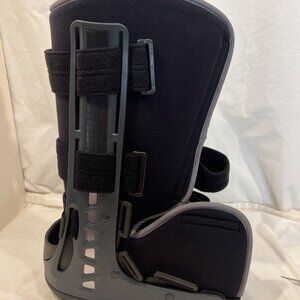 MAXTRAX II Donjoy Walking boot Adult M NEW